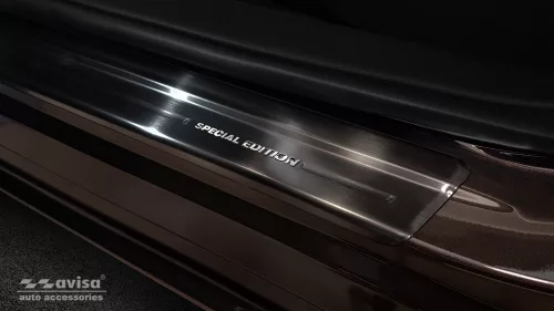 Avisa černá ocelová ochrana prahu "Special Edition" (4dílný) chromový s nápisem NISSAN JUKE II 2019->