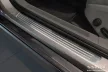 Avisa stříbrná saténová ocelová ochrana prahu ražený "Lines" (4dílný) VOLVO V90 kombi 2016->, VOLVO V90 Cross Country 2016->