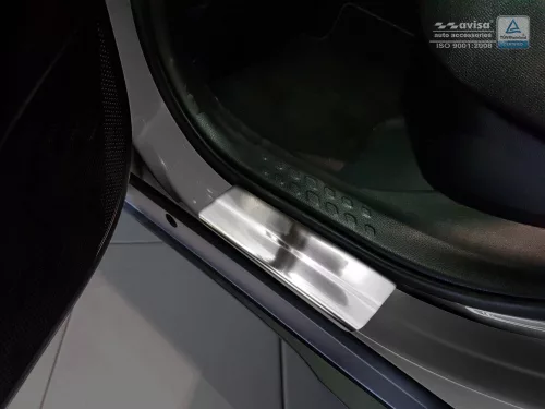 Avisa stříbrný+černé EXCLUSIVE/nový design/vložka ocel ochrana prahu (4 kusy) NX 2014-2021, C-HR cv 2016-2019, FL2019->2023, RAV4 IV FL 02.2016-2018
