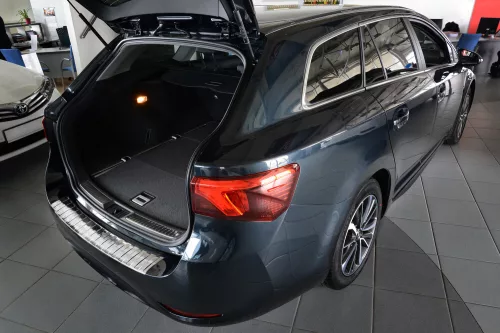 Avisa stříbrný satén ocel Ochrana nakládací TOYOTA AVENSIS III combi FL2015->