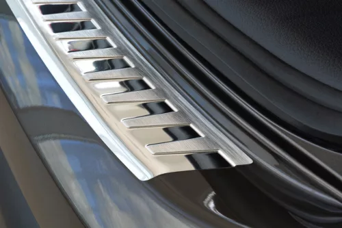 Avisa stříbrná saténová/stříbrná zrcadlová ocel Ochrana nakládací s drážkami, kartáčovaná NISSAN QASHQAI II crossover 2013-2017