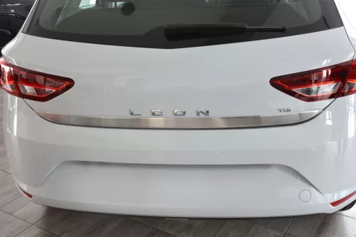 Avisa stříbrný zrcadlová ocel csomagtérajtó díszléc Seat Leon 5F 5d 2013-2020