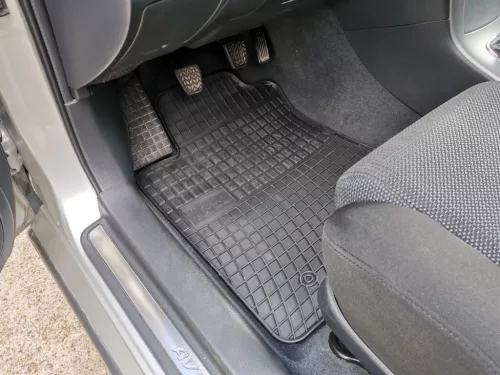 Zesílená oblast paty Gumové autokoberce TOYOTA Avensis II 2003-2009 (800)