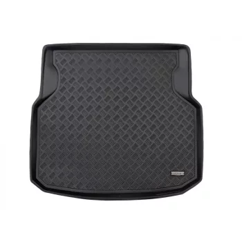   Rezaw Gumová vana do kufru MERCEDES C osztály W204 4-dverový sedan 2007-2014 sklápěcí zadní sedadla (10092