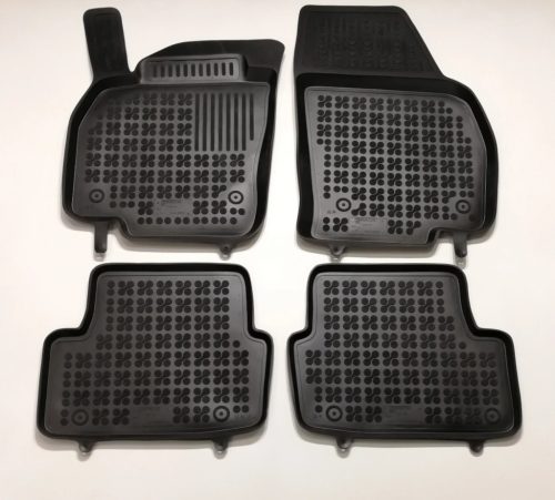 Rezaw černé gumové autokoberce VOLKSWAGEN Polo VI Hatchback 2017-tól (200125)