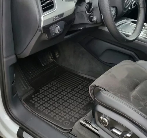 Rezaw černé gumové autokoberce Audi Q7 2015-, Q8 SUV 2018-tól (200318)
