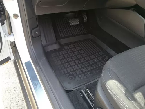 Rezaw černé gumové autokoberce FORD Focus IV Hatchback/kombi 2018-tól (200632)