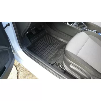   Rezaw černé gumové autokoberce HYUNDAI i20 II Hatchback 2014-tól (201616)