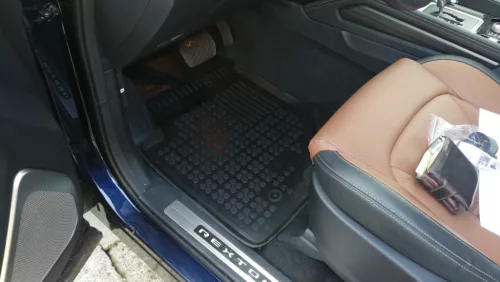 Rezaw černé gumové autokoberce SsangYong REXTON II Y400 SUV 2017-tól (203004)