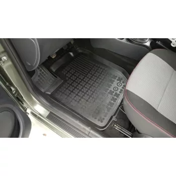   Rezaw černé gumové autokoberce Dacia DUSTER I SUV po faceliftu 2013-2018 (203408)