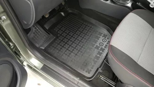 Rezaw černé gumové autokoberce Dacia DUSTER I SUV po faceliftu 2013-2018 (203408)