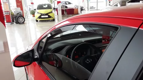 Sporty 2 vícekusový Deflektor větru TOYOTA Yaris 2011-2020, 5-dverový